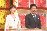 「キングオブコント2019」MCのダウンタウン浜田と葵わかな（左）。(c)TBS