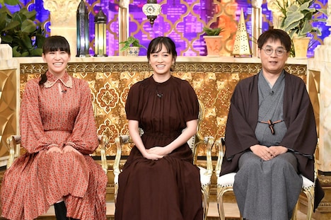 （左から）あ～ちゃん、前田敦子、立川志らく。(c)TBS