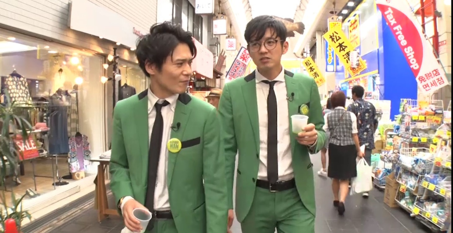 特典映像の「トットよ、真の緑芸人になれ！」のワンシーン。