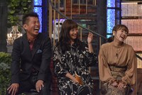 左から勝俣州和、藤本美貴、高橋みなみ。(c)読売テレビ