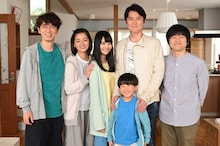 「生田家の朝」キャスト陣と福山雅治、バカリズム。(c)日本テレビ