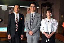 新番組「プロ野球 そこそこ昔ばなし」に出演するナイツと吉田明世（右）。