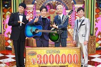 「歌ネタ王決定戦2019」で優勝したラニーノーズと司会を務めた小籔千豊（左）とフットボールアワー後藤（右）。