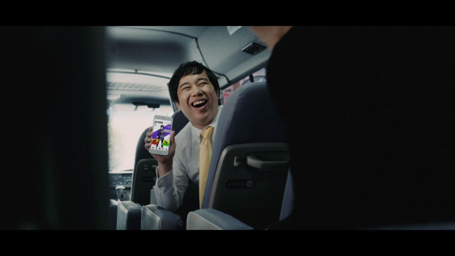 霜降り明星が出演する「ZENONZARD（ゼノンザード）」のCMより。