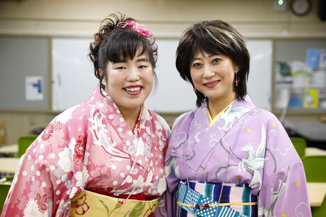 左から、吉田ゆり子（ゆりやんレトリィバァ）、水谷千重子（友近）。(c)関西テレビ