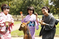 （左から）吉田ゆり子、水谷千重子、市川由紀乃。(c)関西テレビ