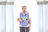 即興芸を披露する笑い飯・西田。(c)関西テレビ