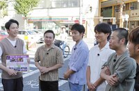 （左から）かまいたち、ジャルジャル、アキナ。(c)ABCテレビ