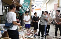 ロケのワンシーン。(c)ABCテレビ