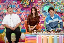 「チョコレート大好き芸人」ゲストの（左から）アンタッチャブル山崎、倉科カナ、陣内智則。(c)テレビ朝日