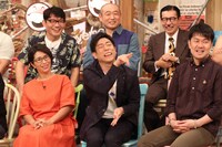 原口あきまさ（前列中央）ら。(c)フジテレビ