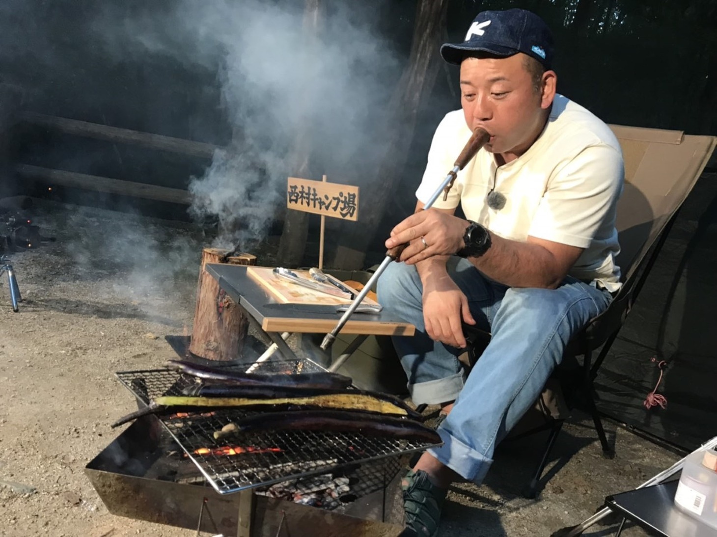 調理するバイきんぐ西村。(c)テレビ新広島