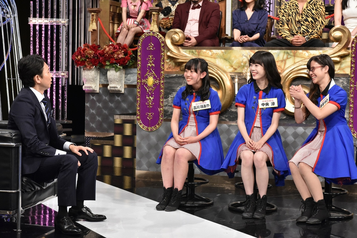 左から有吉弘行、東京23区ガールズ。(c)日本テレビ