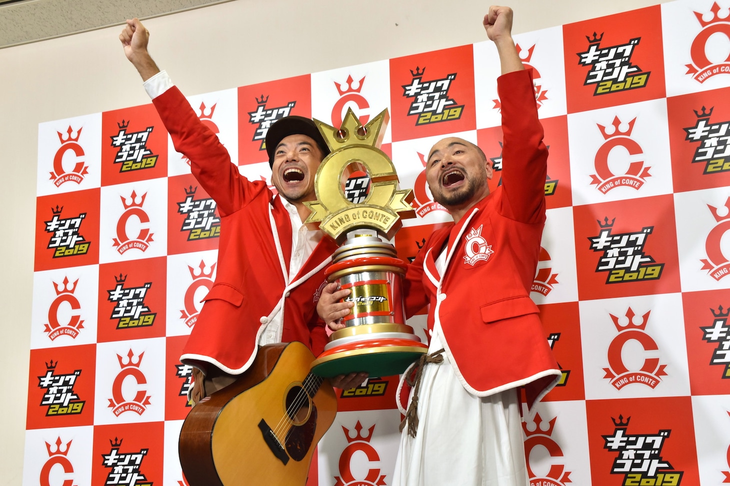 「キングオブコント2019」で優勝したどぶろっく。