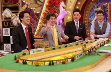 （左から）霜降り明星、シャンプーハットてつじ、浅越ゴエ。(c)関西テレビ