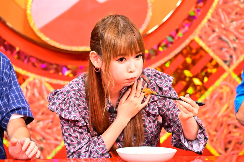 「激辛耐久駅伝」に挑む中川翔子。(c)TBS