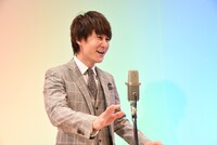 ちゅうえいを置いて囲み取材の場に現れた流れ星・瀧上。