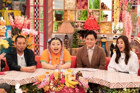 （左から）千鳥・大悟、渡辺直美、千鳥ノブ、新木優子。(c)フジテレビ