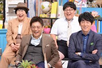 スタジオの博多大吉・大吉、（後列左から）森三中・大島、タイムマシーン3号・関。(c)中京テレビ