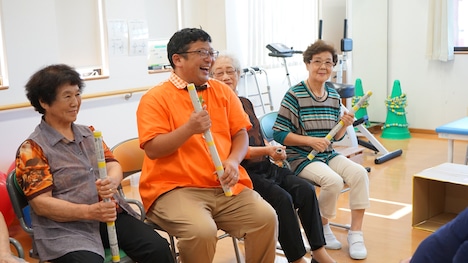 ロケの様子。(c)メ～テレ