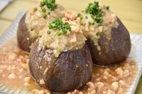 蒸しナスの肉詰め (c)日本テレビ