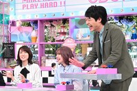 “驚キュレーター”としてプレゼンする麒麟・川島。