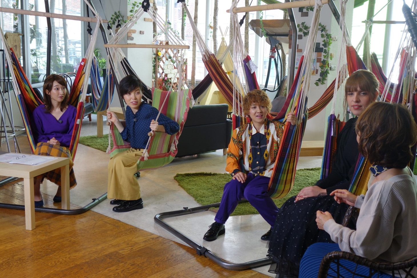 「尼神インターの妄想女子会 秋ドラマ編」のワンシーン。(c)関西テレビ