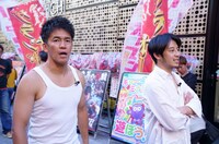 左から武井壮、キングコング西野。(c)読売テレビ