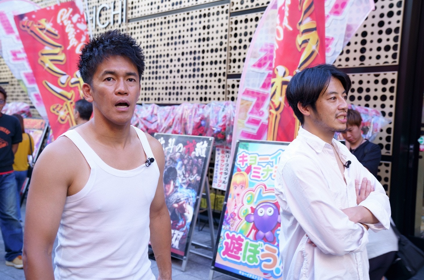 左から武井壮、キングコング西野。(c)読売テレビ