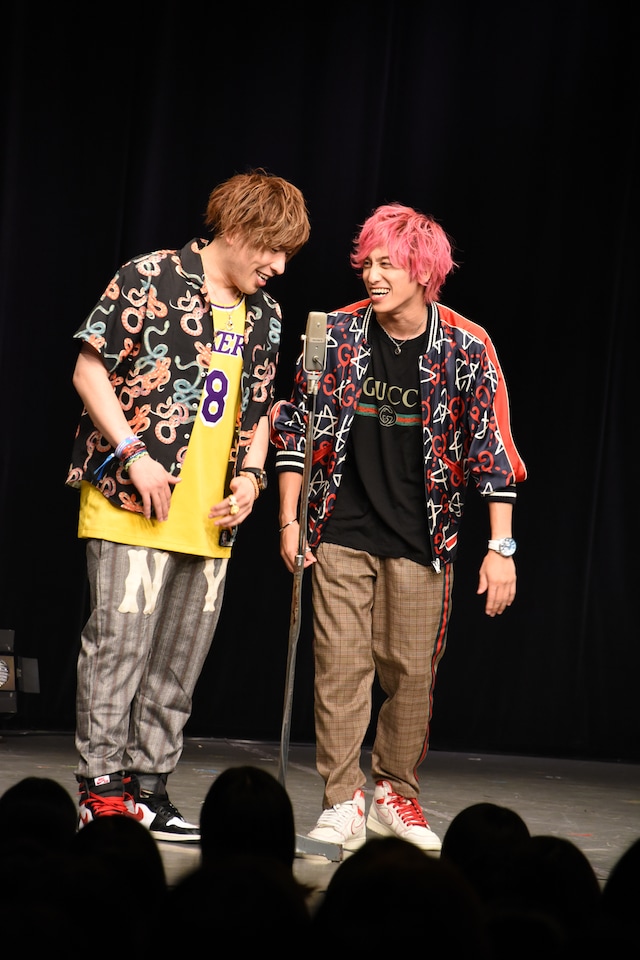 「EXIT初来日チャラ卍バイブスぶち上げJAPANツアー光×光それ即ち音になりけり ～おそくなってんじゃん～★控えめに言ってグランドチャラーレ★」の様子。