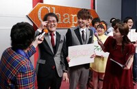 インタビューを受けるアインシュタイン。