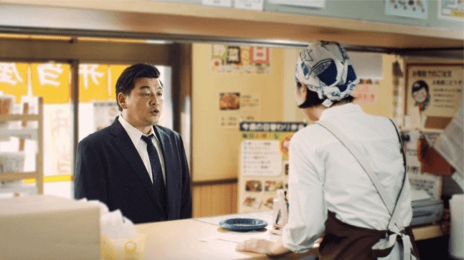 宮城米の新CMに出演するサンドウィッチマン富澤（左）。