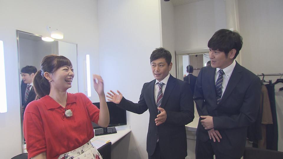 左から宮崎玲衣アナウンサー、ココリコ。(c)静岡朝日テレビ