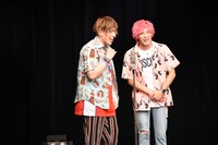 「EXIT初来日チャラ卍バイブスぶち上げJAPANツアー光×光それ即ち音になりけり ～おそくなってんじゃん～★控えめに言ってグランドチャラーレ★」の様子。