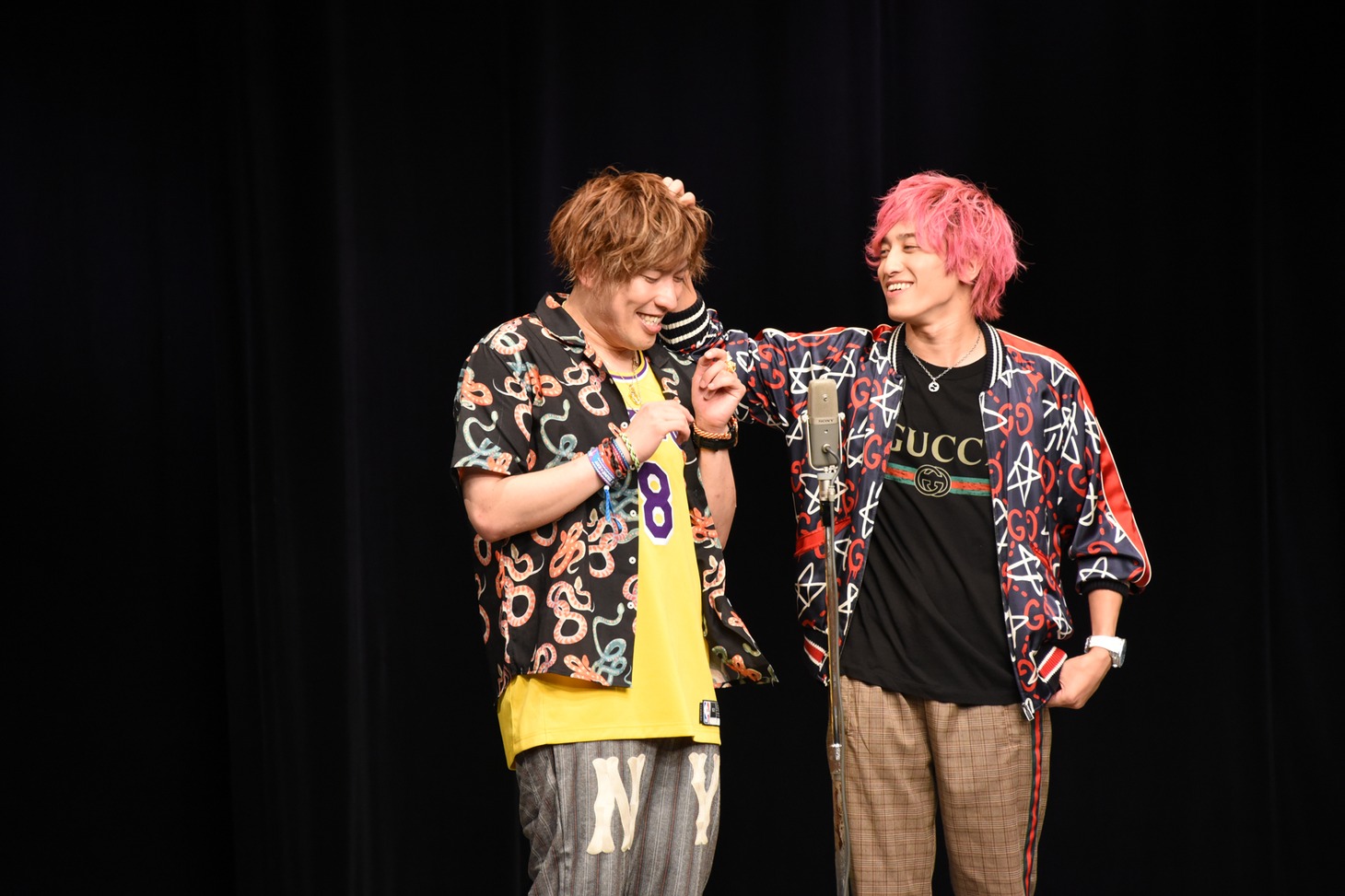 「EXIT初来日チャラ卍バイブスぶち上げJAPANツアー光×光それ即ち音になりけり ～おそくなってんじゃん～★控えめに言ってグランドチャラーレ★」の様子。