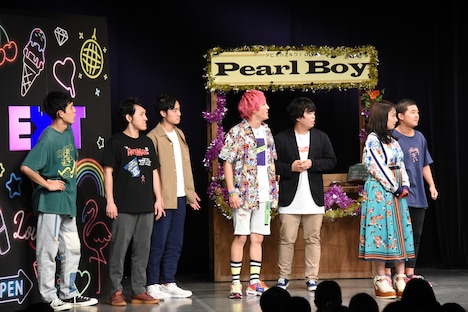 全員が彼氏だと言い張ってナンパ男たちから山田菜々を守る一同。