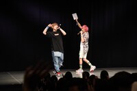 ステージを後にするEXIT。