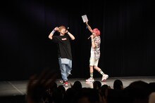 ステージを後にするEXIT。