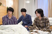 「寝ないの？小山内三兄弟」のワンシーン。(c)日本テレビ