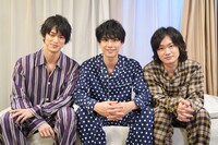 左から眞嶋秀斗、黒羽麻璃央、鳥越裕貴。(c)日本テレビ