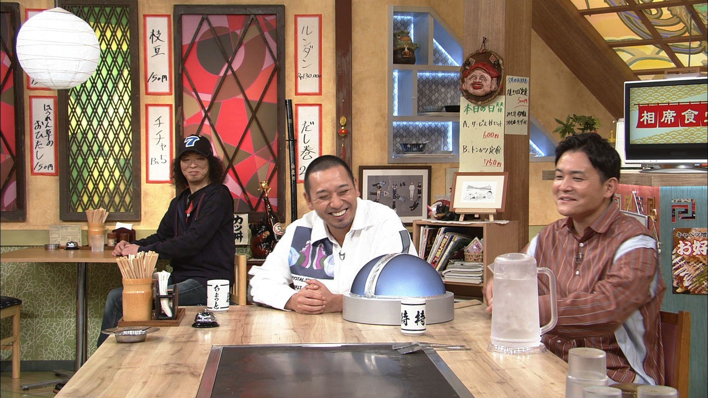 千鳥と手島いさむ（左）。(c)ABCテレビ