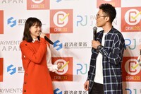 四千頭身とハナコの活躍に注目しているという旨を述べた西野七瀬（左）と、その発言に「本当ですか？」と疑問を抱く場面もあったハナコ菊田（右）。