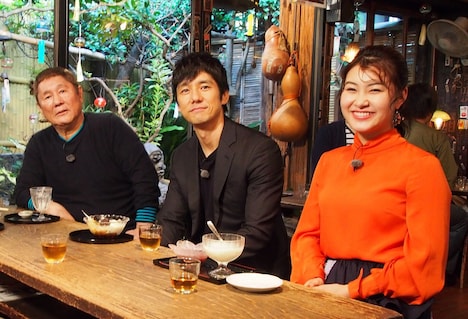 左からビートたけし、西島秀俊、村上佳菜子。(c)テレビ東京