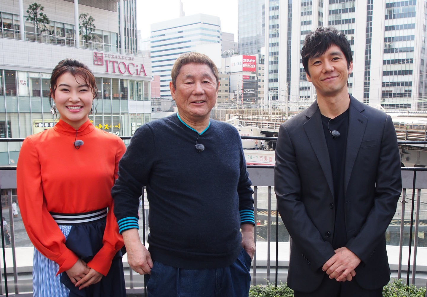 左から村上佳菜子、ビートたけし、西島秀俊。(c)テレビ東京