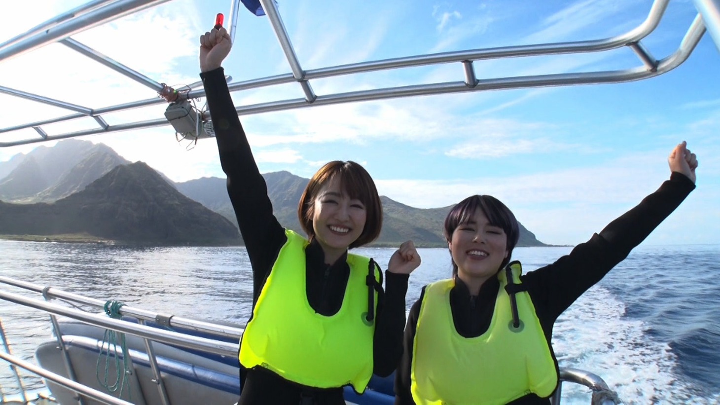 左から滝菜月アナウンサー、ブルゾンちえみ。(c)日本テレビ