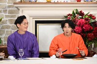 左から井浦新、賀来賢人。(c)日本テレビ