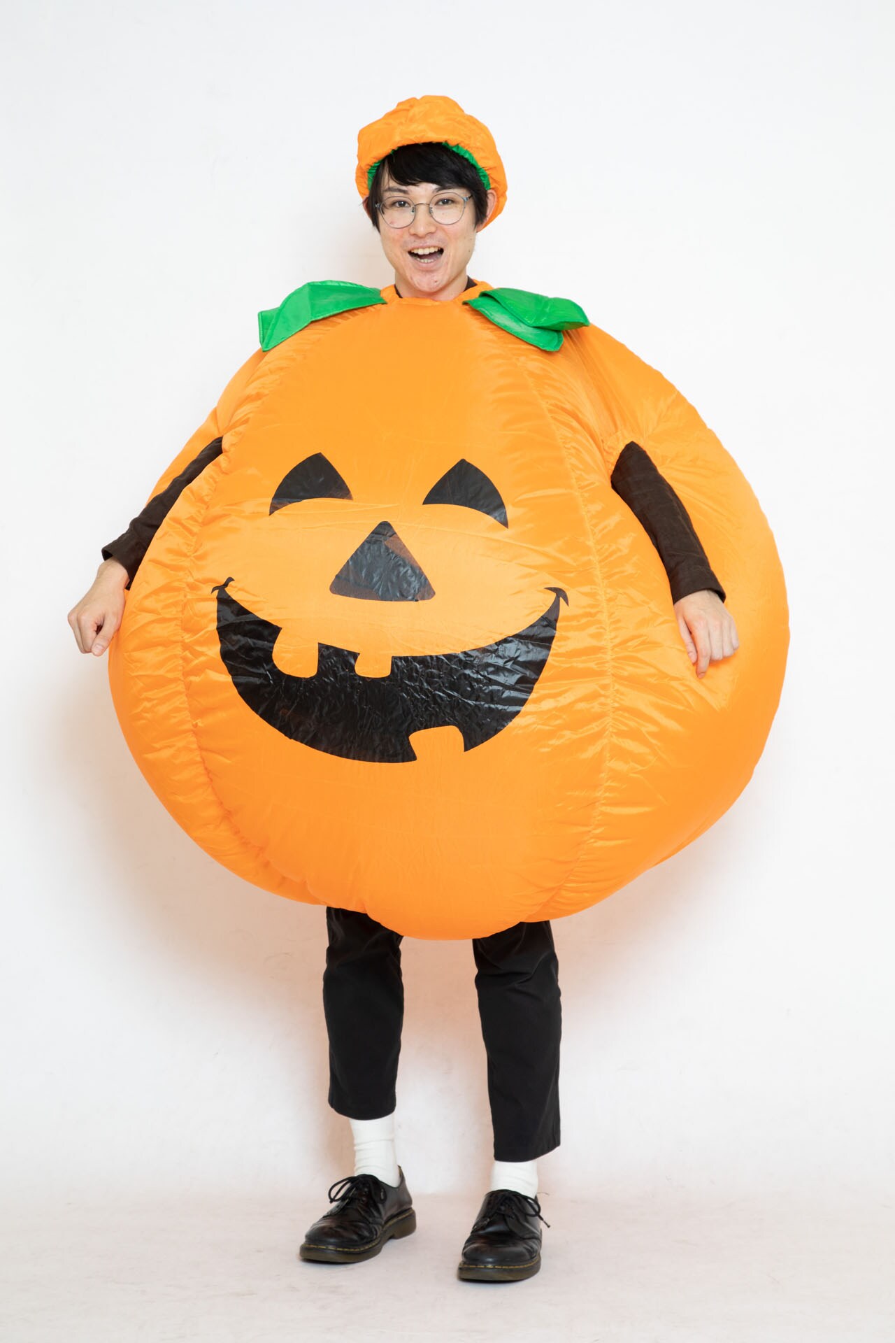 空気階段、やさしいズ、そいつどいつがまんまるカボチャに、ハロウィン盛り上げる