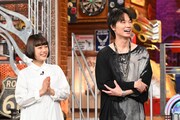 左から杉咲花、綾野剛。(c)日本テレビ