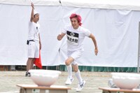 「障害物競走」に出場するEXIT兼近。