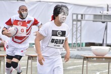 宮下草薙・草薙（右）、レイザーラモンRG（左）。